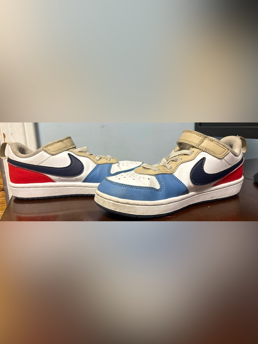 Kids Nike Low-Top Sneakers in Light Blue, White & Tan